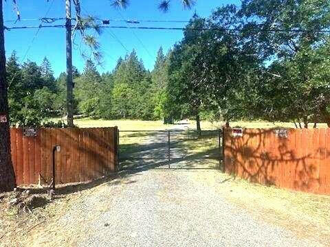 2056 ROCKYDALE RD, CAVE JUNCTION, OR 97523, photo 3 of 45