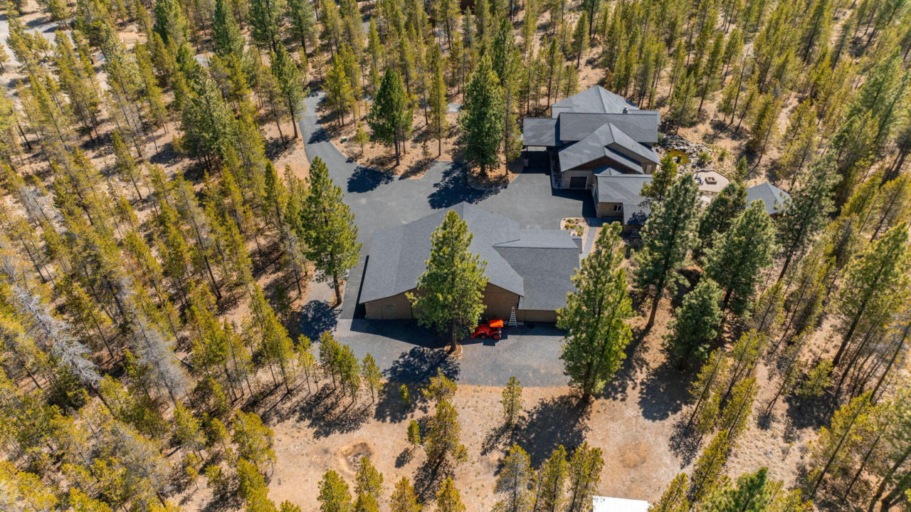 16900 AUTUMN CT, BEND, OR 97707, photo 1 of 52