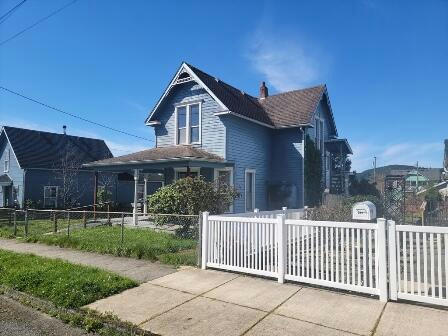 620 C ST, MYRTLE POINT, OR 97458, photo 3 of 73
