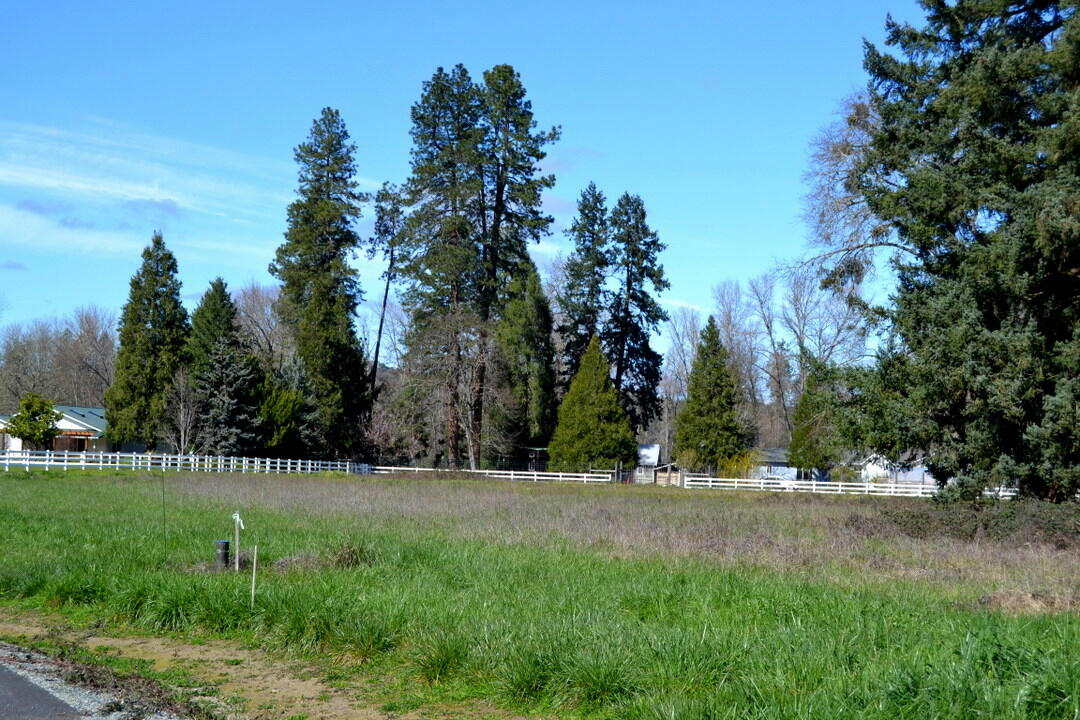 LOT 5 GERALD PLACE, GRANTS PASS, OR 97527, photo 1 of 14