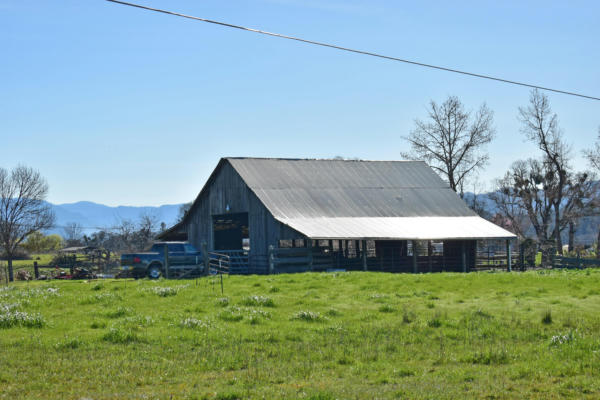 865 REESE CREEK RD, EAGLE POINT, OR 97524, photo 3 of 37