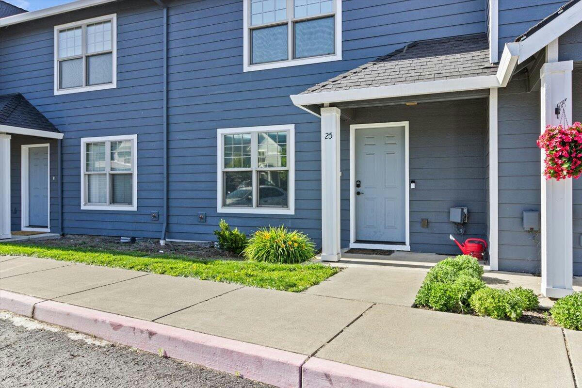 450 MIDWAY RD UNIT 25, MEDFORD, OR 97501, photo 1 of 24