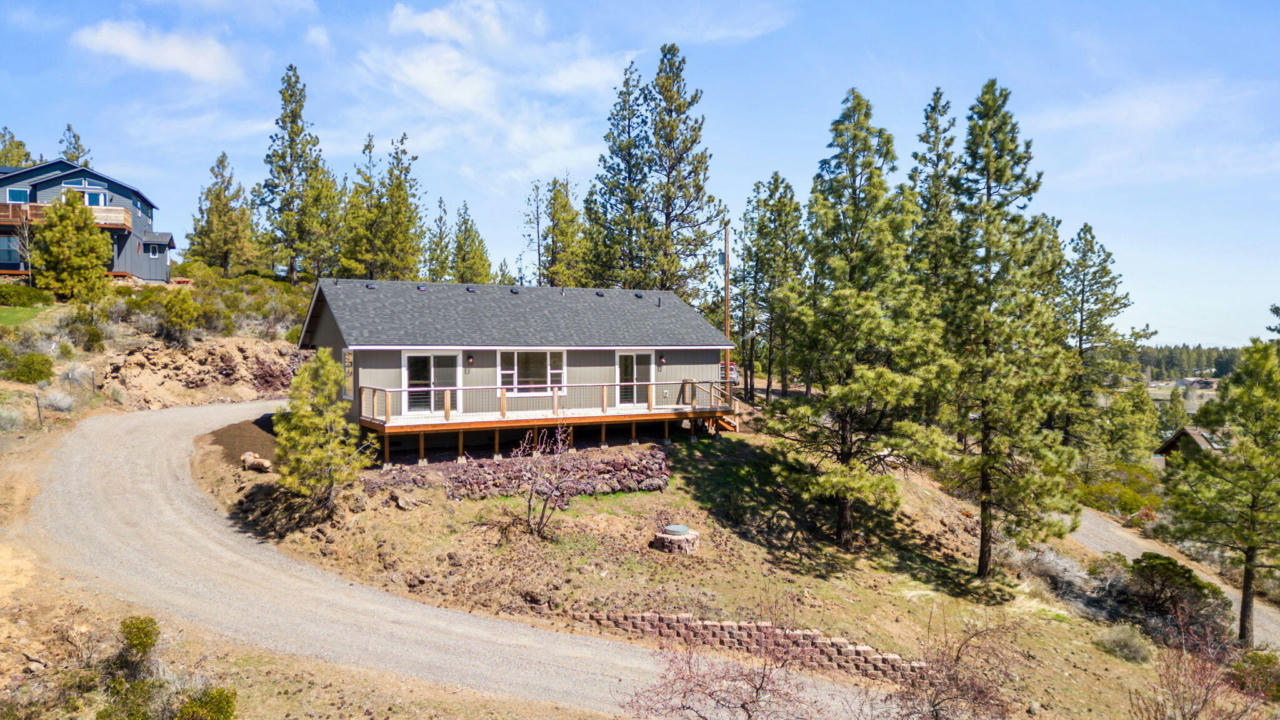19126 PUMICE BUTTE RD, BEND, OR 97702, photo 1 of 41