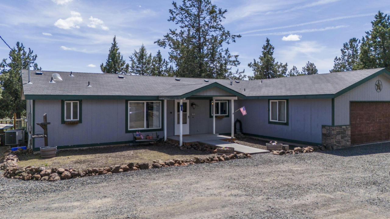 8223 SW CRATER LOOP RD, TERREBONNE, OR 97760, photo 1 of 34