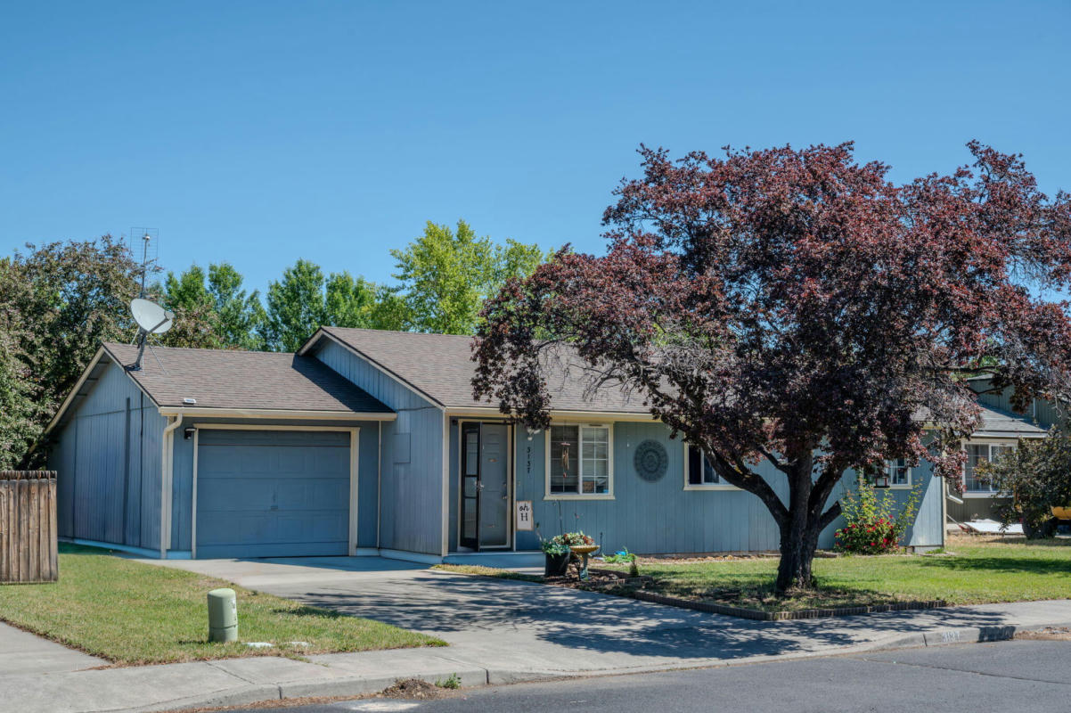 3137 SW PUMICE AVE, REDMOND, OR 97756, photo 1 of 5