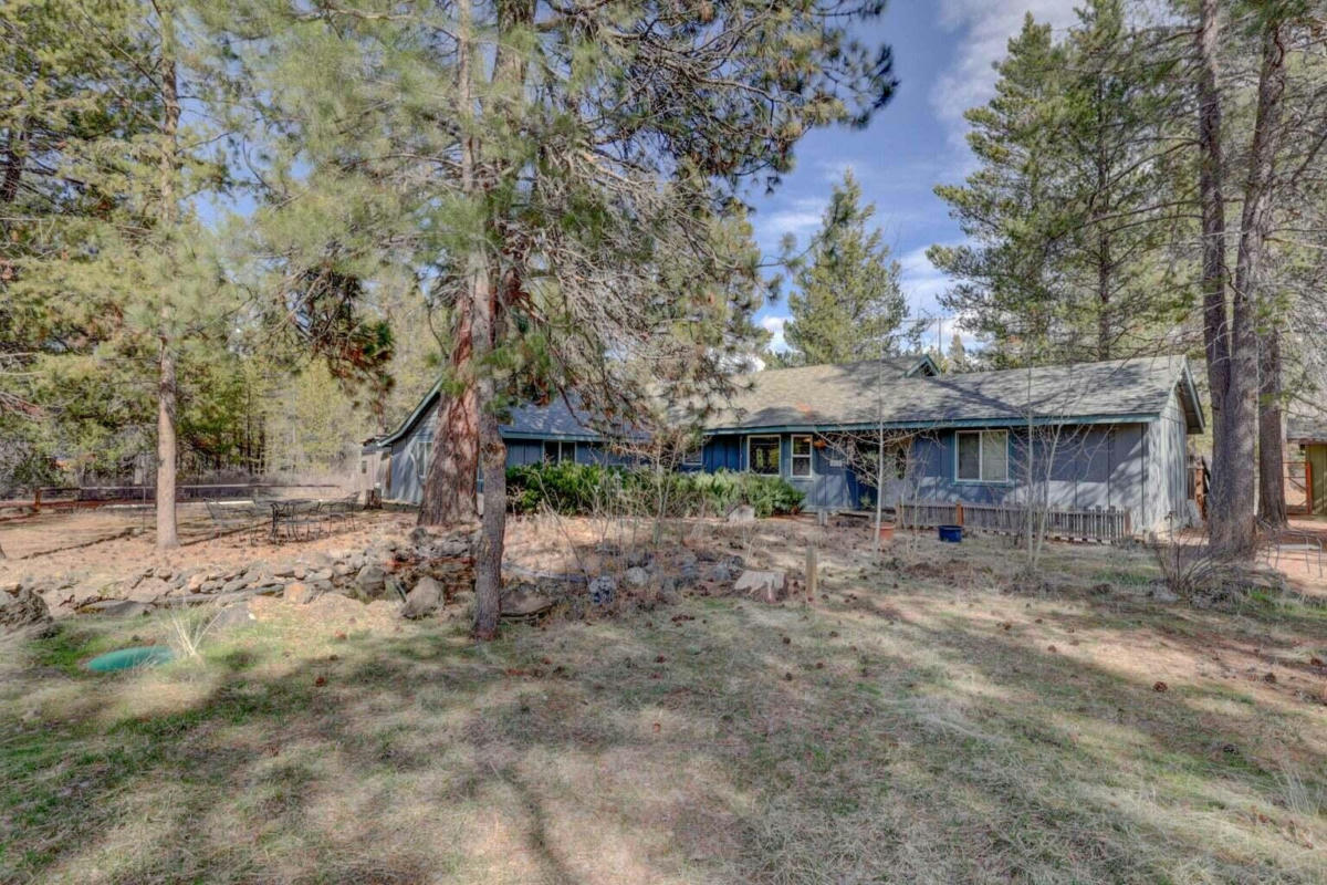 54282 HUNTINGTON RD, BEND, OR 97707, photo 1 of 33