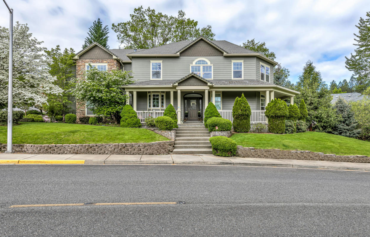 2214 HAVILAND DR, GRANTS PASS, OR 97527, photo 1 of 52