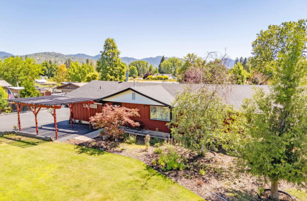 893 COUTANT LN, GRANTS PASS, OR 97527 - Image 1