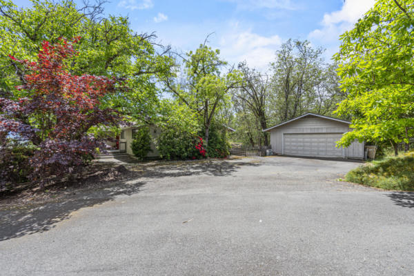 140 NW FALL RUN DR, GRANTS PASS, OR 97526 - Image 1